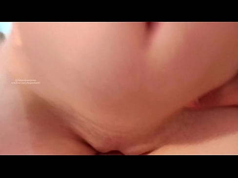 ❤️ Nire ahizparen gelan lo egiten eta horrela esnatu nintzen ️❌ Porno gugan ☑
