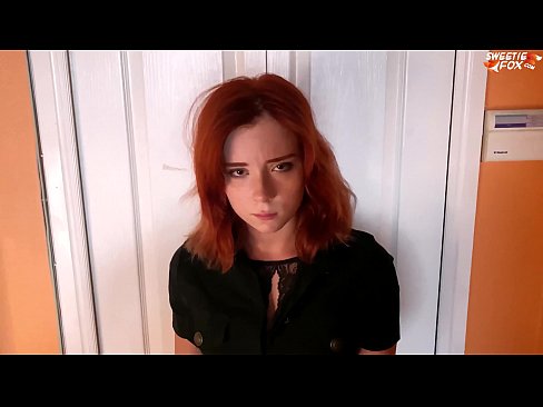 ❤️ Segurtasun zaindariak emakume polita zigortu zuen dendak lapurtzeagatik - Ahoan esperma ️❌ Porno gugan ☑