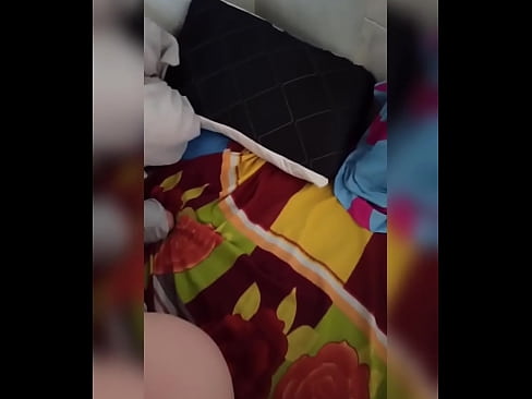 ❤️ Nire gelakidea etxean bakarrik geratzen da, bere senarra oporretara joaten delako eta nik izorratzeko eta ipurdia esnez betetzeko aprobetxatzen dut ️❌ Porno gugan ☑