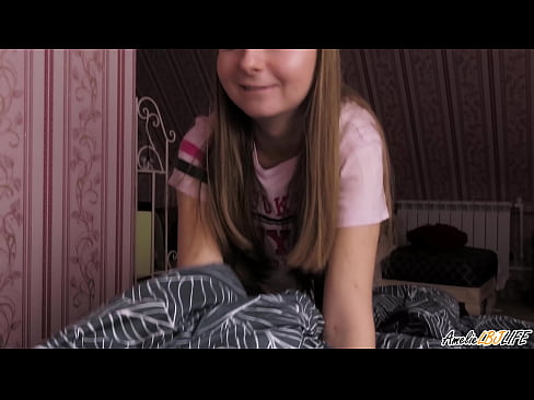 ❤️ Blondie-k bere BFF-ren sakon zurrupatzen du eta esperma jasotzen du ahoan ️❌ Porno gugan ☑