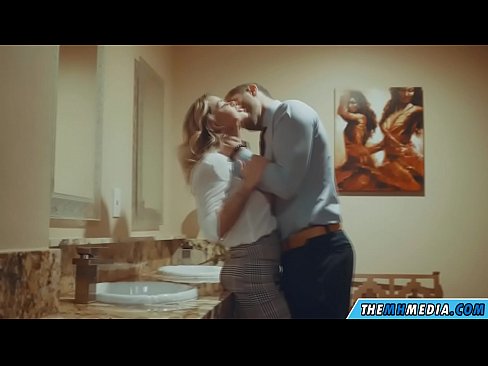 ❤️ Ilehoria busti batek komun publiko batean seduzitzen zaituenean ️❌ Porno gugan ☑